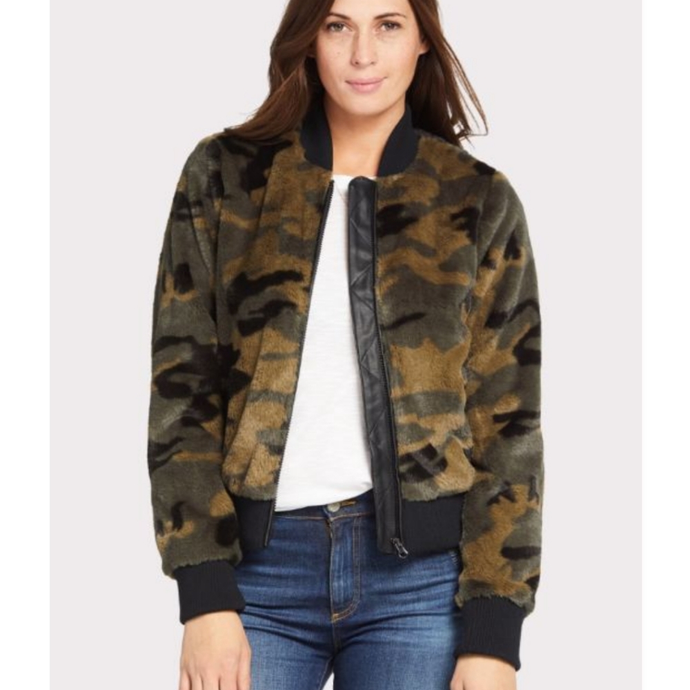 Peyton Jensen Camo Faux Fur Bomber NWOT